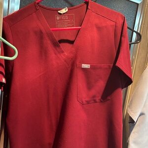 Figs women Short Sleeve V-Neck Tee in Deep Red maroon